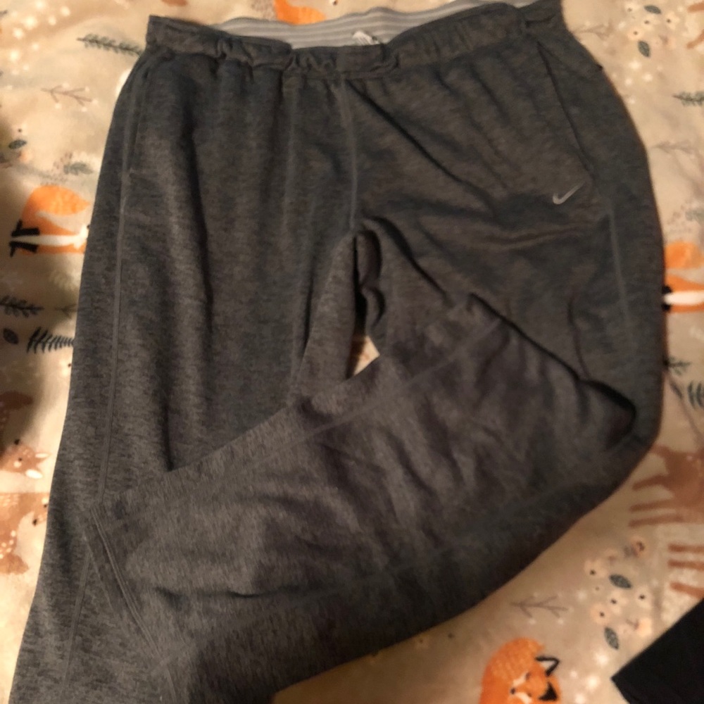 Women’s Nike Gray Therma-Fit Sweatpants